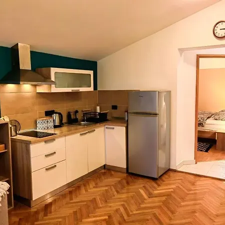 Albina Apartment *